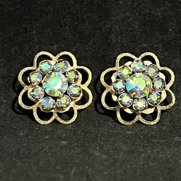Unbranded Jewelry - Vintage Pair Of Gold Tone Aurora Borealis Rhinestone Flower Brooches (3409)